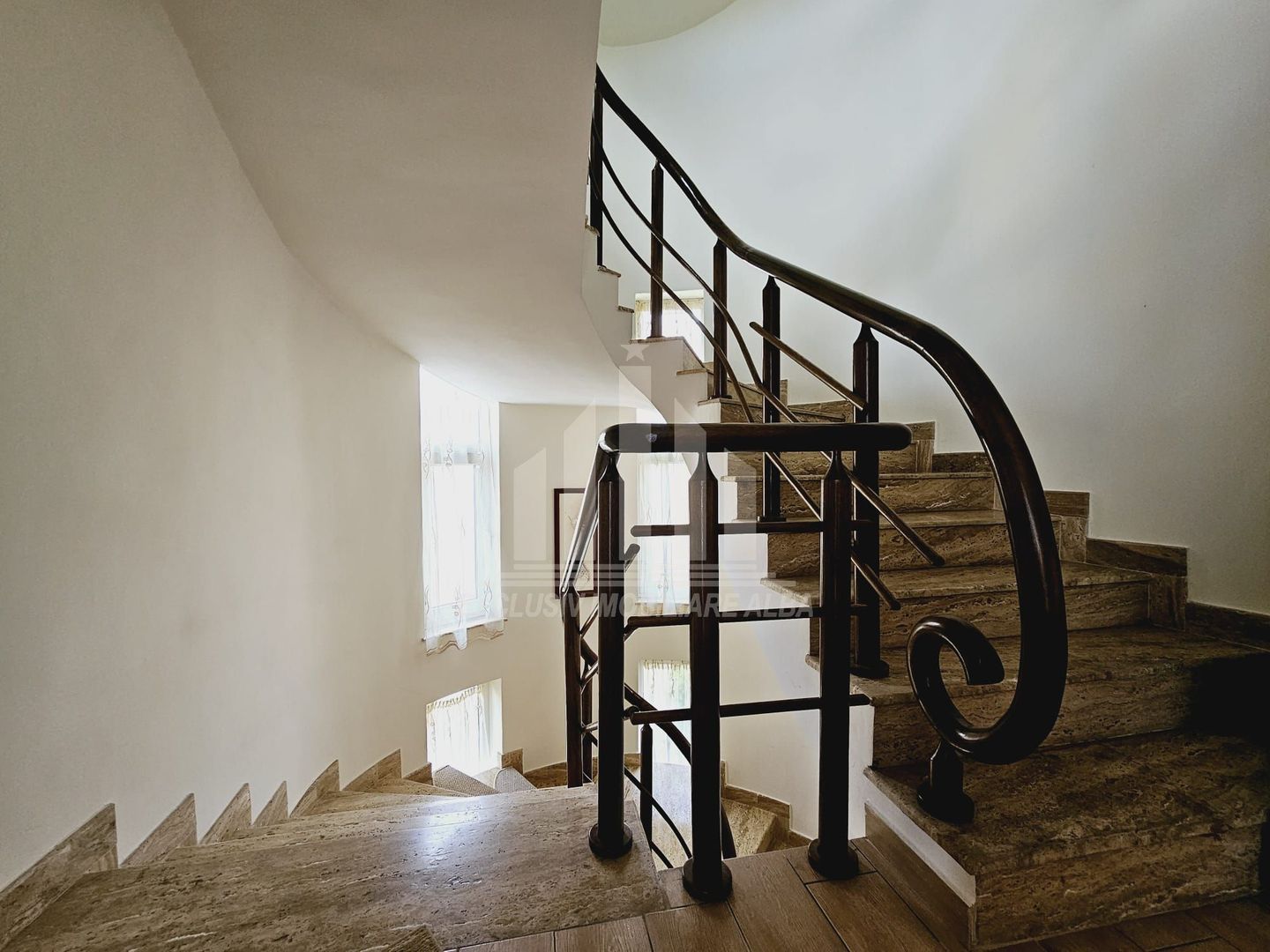 Casa individuala | Pensiune | 550 mp | 1100 mp teren | Cetate - Poză 19