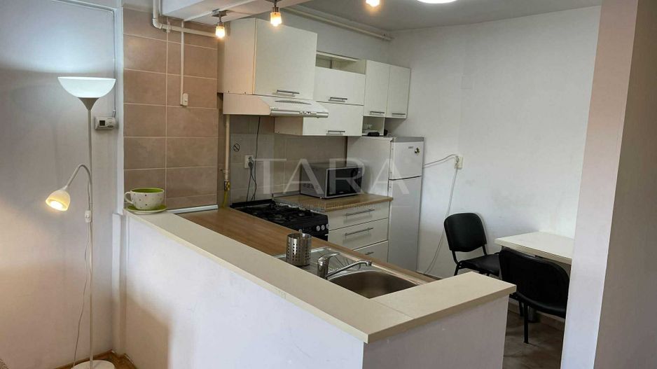 Apartament cu 2 camere, balcon generos, proximitatea Paltinia. - Poză 2