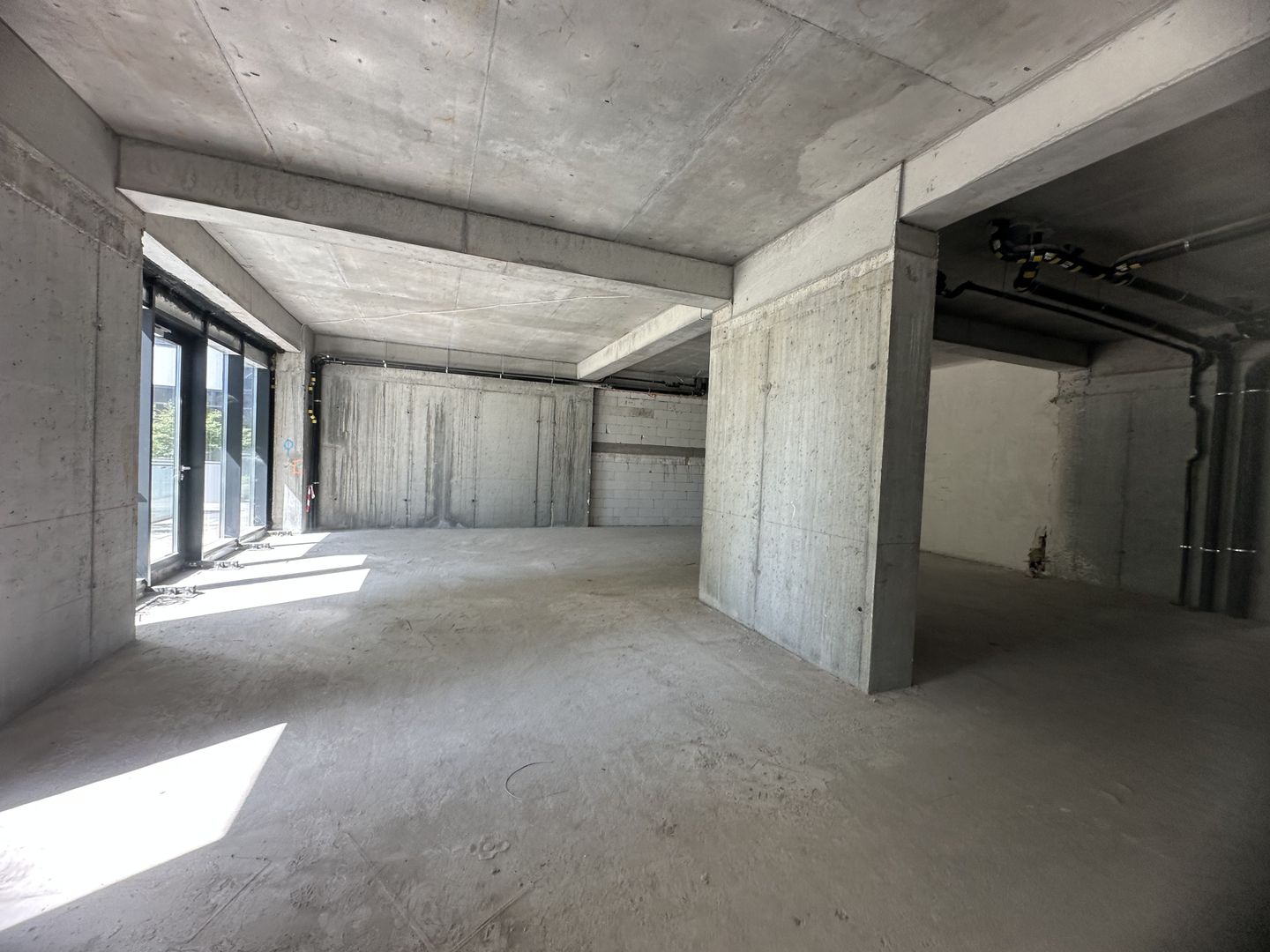 SPATIU COMERICIAL CU VAD PRETABIL PENTRU DIFERITE AFACERI - Poză 2