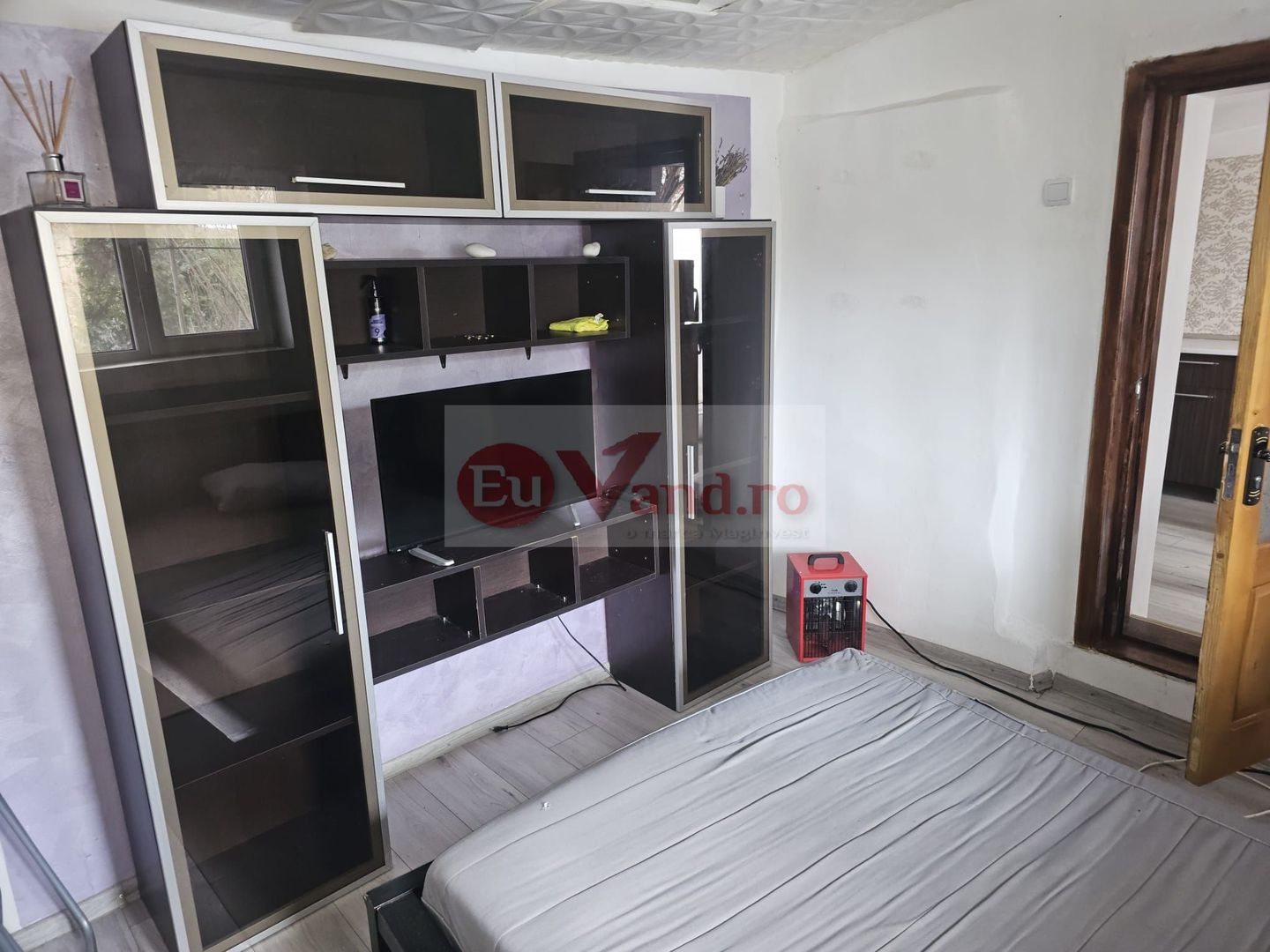 Casa 35 mp cu curte 300 mp, Micro 17 – Str. Oltului, 250 euro lunar - Poză 1