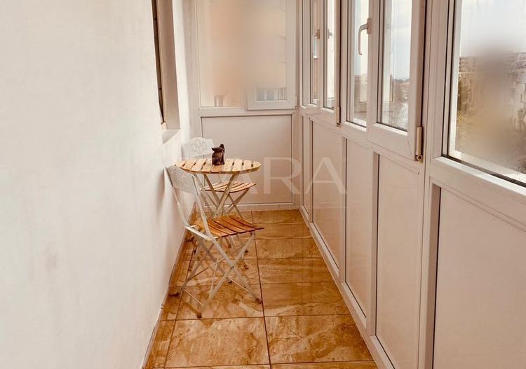Apartament cu 2 camere, decomandat, balcon închis, zona Zorilor. - Poză 1