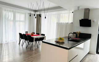 Vila Individuală Elegantă cu 6 camere, Curte Proprie–Padurea Baneasa - Poză 3