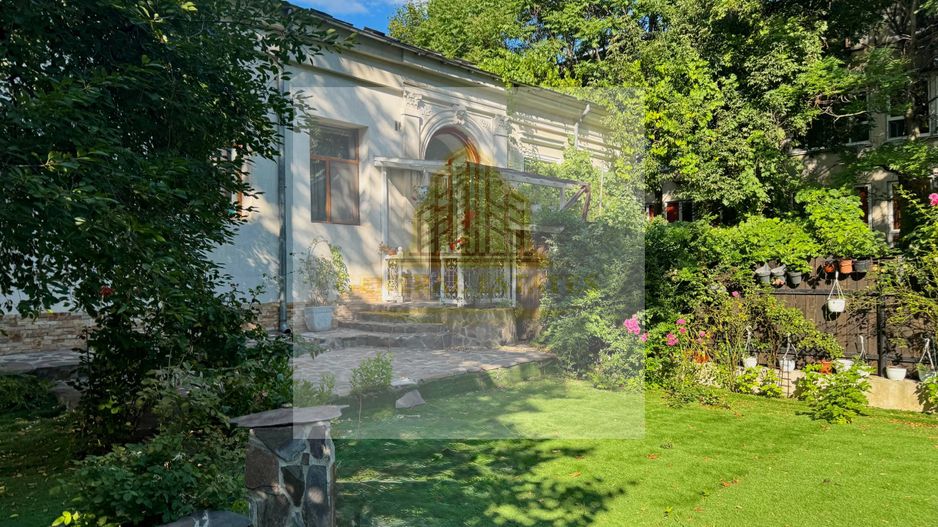 Spre Vânzare Proprietate remarcabilă cu 6 camere în inima Iașului ! - Poză 5