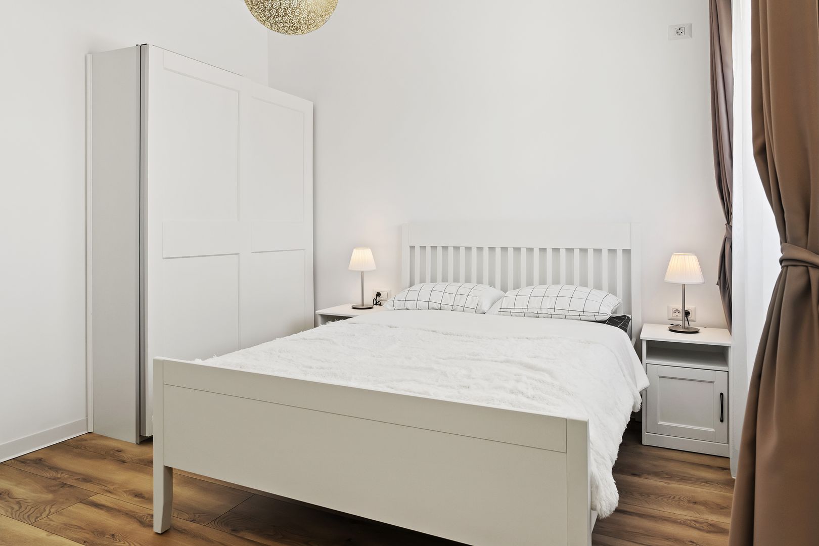 PORUMBESCU RESIDENCE | Vila Green + Renault Clio Evolution E-Tech Hybrid 2024 - Poză 28
