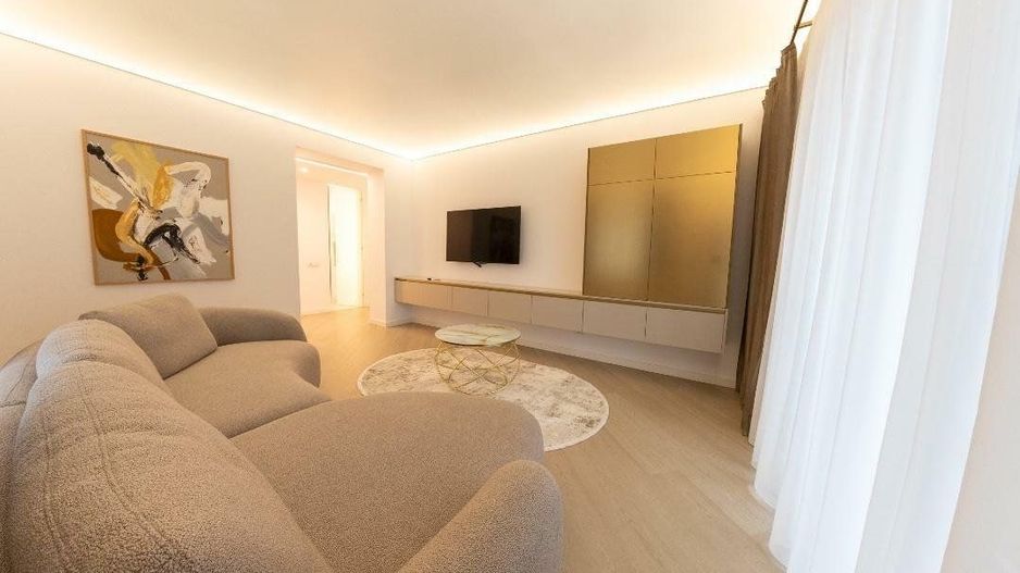 APARTAMENT 3 CAMERE SUPERB DE INCHIRIAT I PARCARE INCLUSA I CORTINA NORTH - Poză 1
