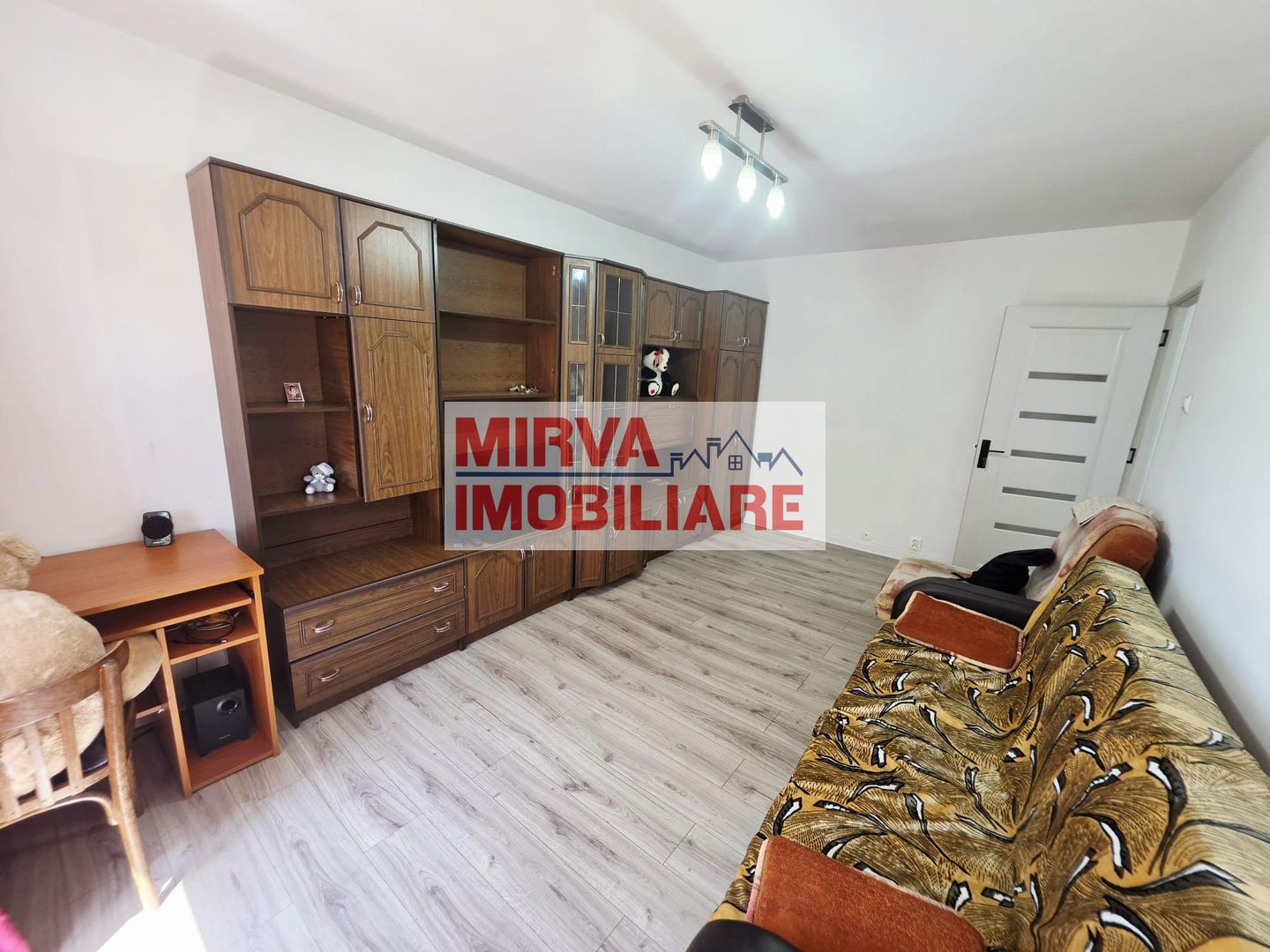 Apartament 2 camere, mobilat si utilat, zona 9 Mai - Poză 3