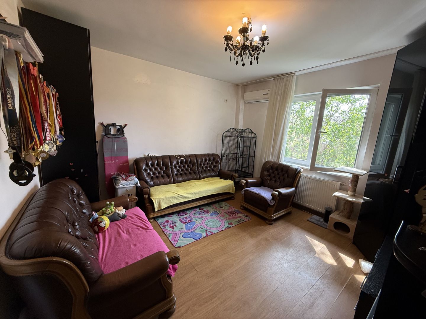 Ap 3 camere - transformat din alipirea a 2 garsoniere - 62 mp - parter - Poză 2