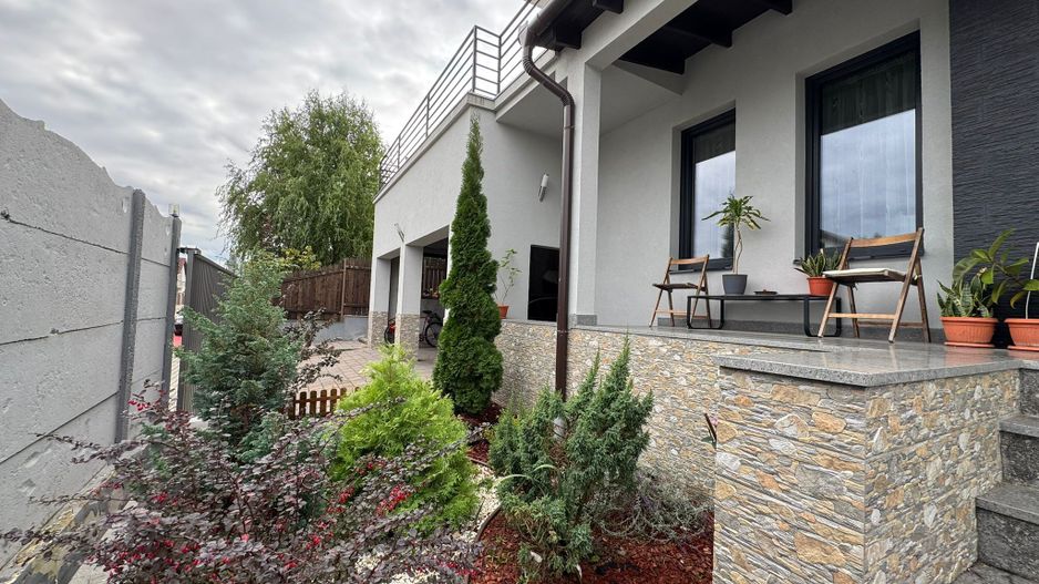 Casa superba , 5 camere si garaj ,Sura Mica, Sibiu - Poză 1