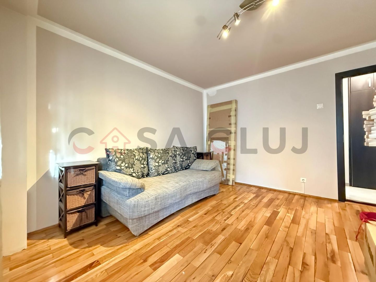 Apartament renovat, etaj intermediar, zona Năsăud - Poză 8