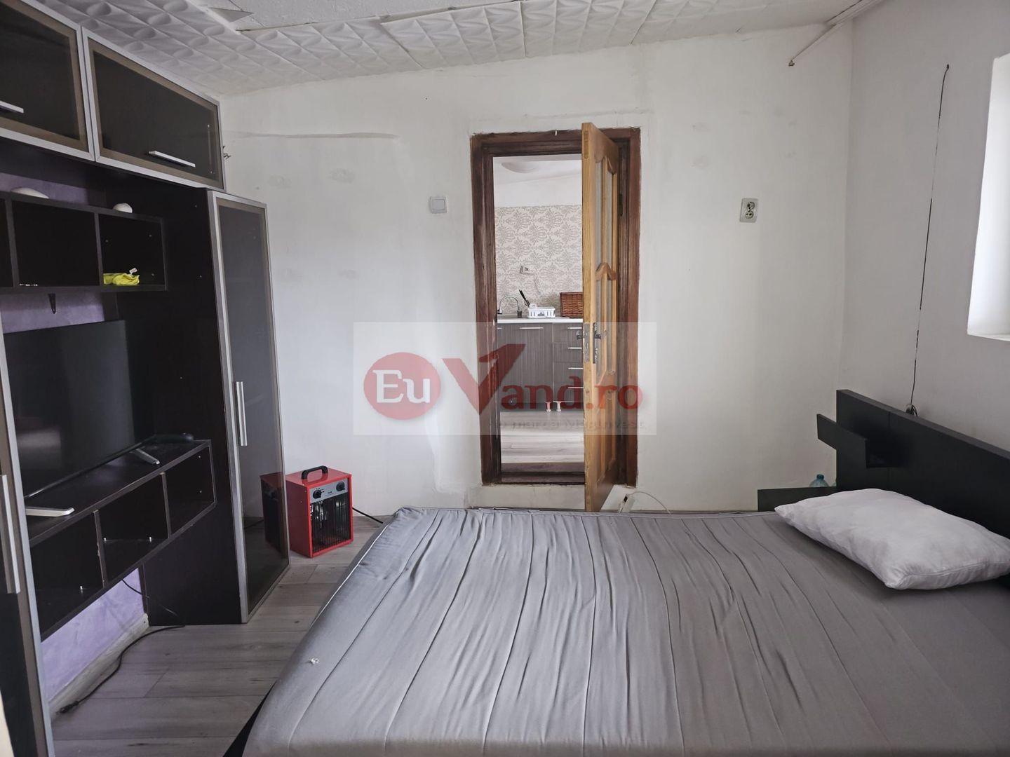 Casa 35 mp cu curte 300 mp, Micro 17 – Str. Oltului, 250 euro lunar - Poză 3