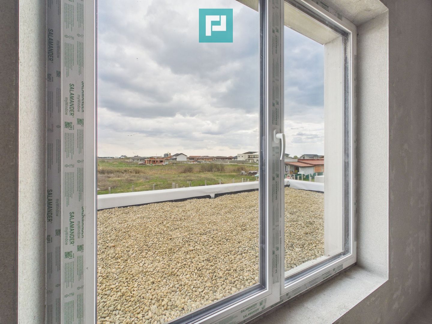 Duplex în Săcălaz despartit prin cameră tehnica - Poză 17