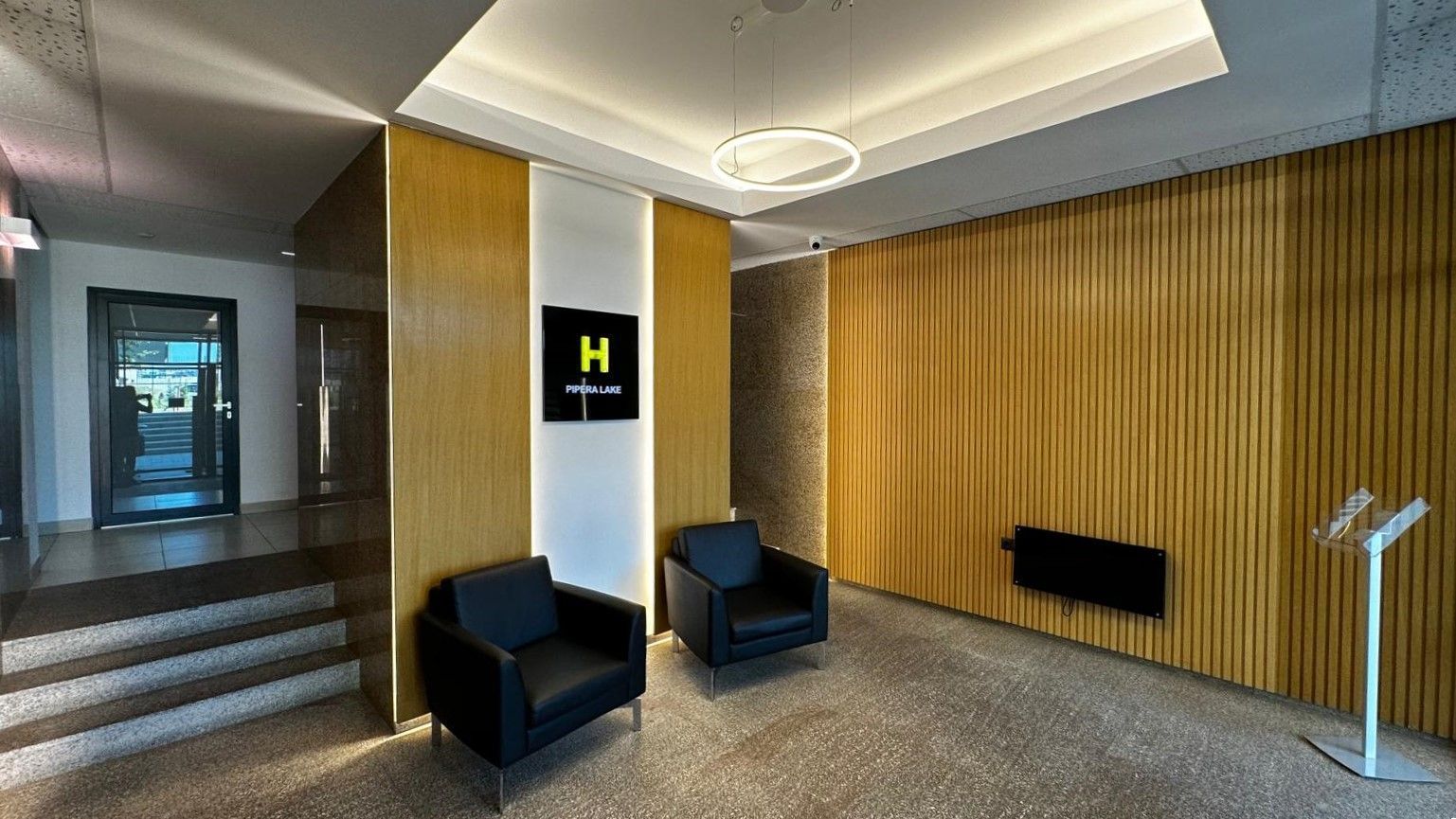 Studio Dublu Superb cu Terasa Generoasa H Pipera Lake - Poză 16