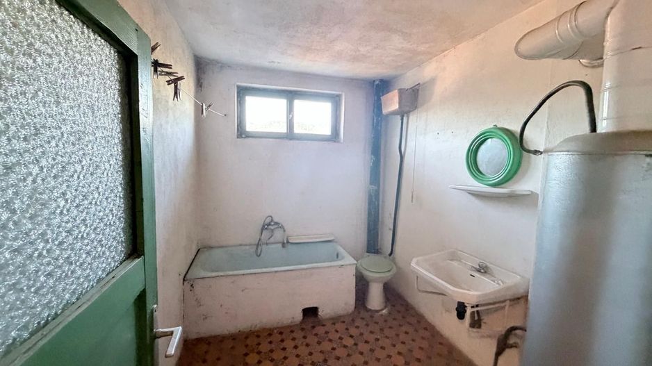 Apartament spațios  la casa- preț atractiv/COVASNA - Poză 11