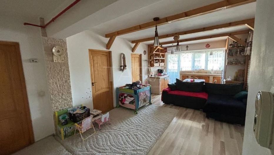 Apartament cu 3 camere, stil rustic, Baciu, zona Petrom - Poză 3