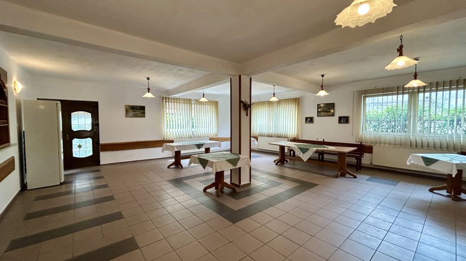 Pensiune cu potențial deosebit, vedere spectaculoasă spre Piatra Craiului - Poză 7