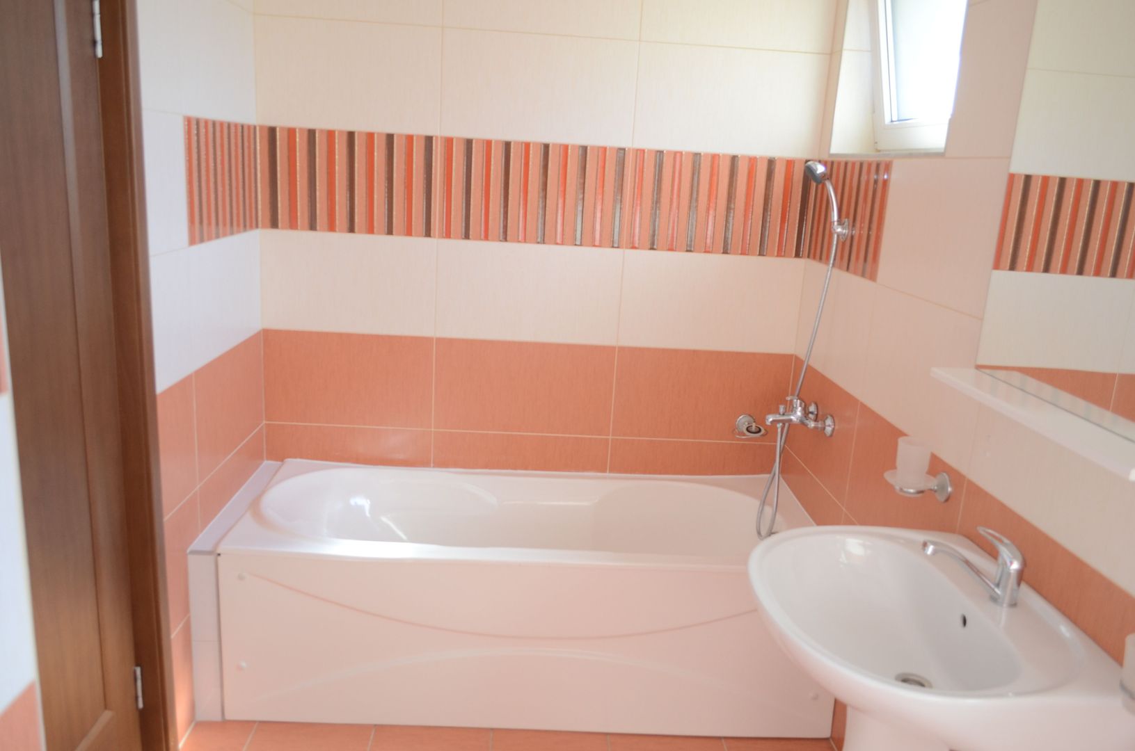 Apartament cu scara interioara si garaj in cartier Grigorescu - Poză 14