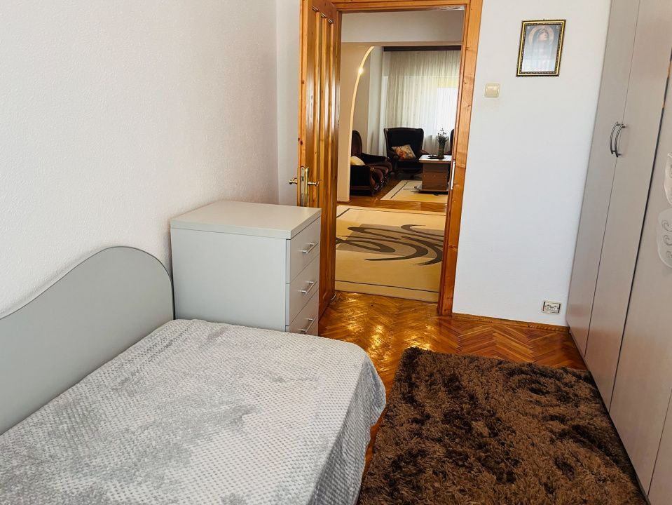 Apartament ultracentral, 3 camere, cu priveliste impresionanta, langa Mercur - Poză 4