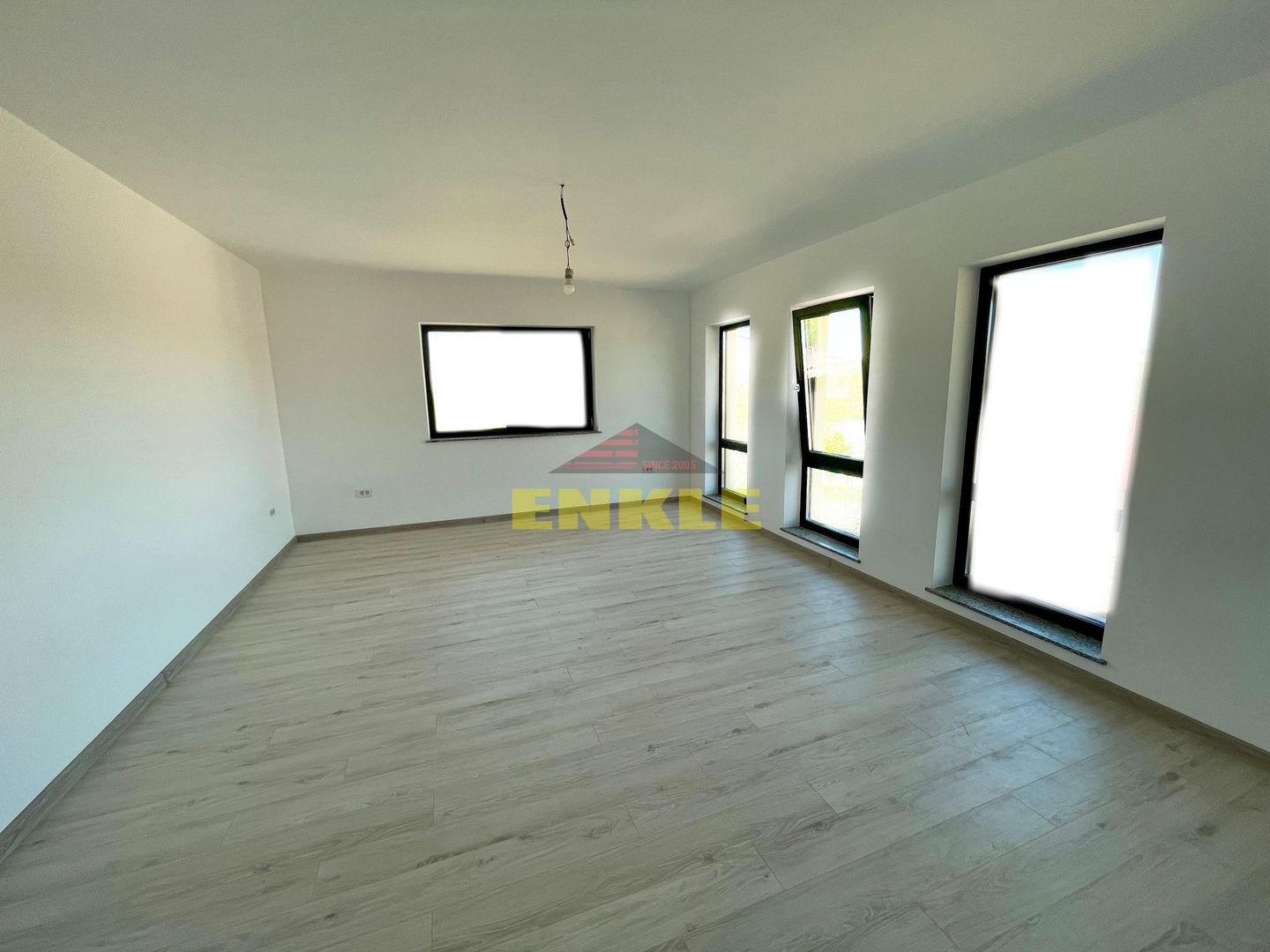 Vând casă nouă, 140 m² pe un teren de 2000 m², zona Hudum - Poză 2