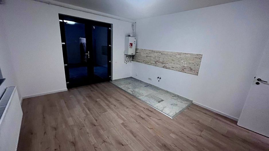 BUFTEA - APARTAMENT 3 CAMERE CU TRERASA SI CURTE. - Poză 3