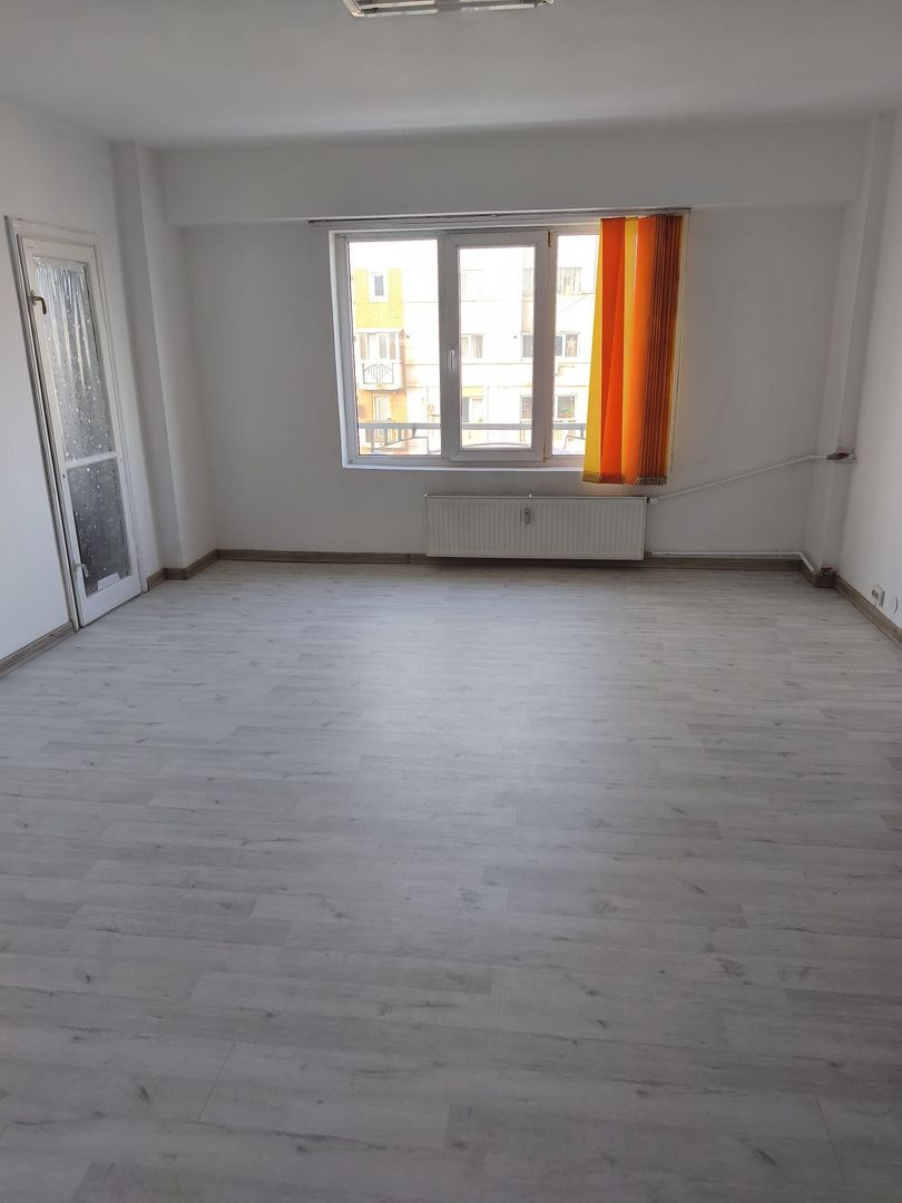 Apartament cu trei camere de vanzare, Piata Muncii, 231.000€ negociabil - Poză 13