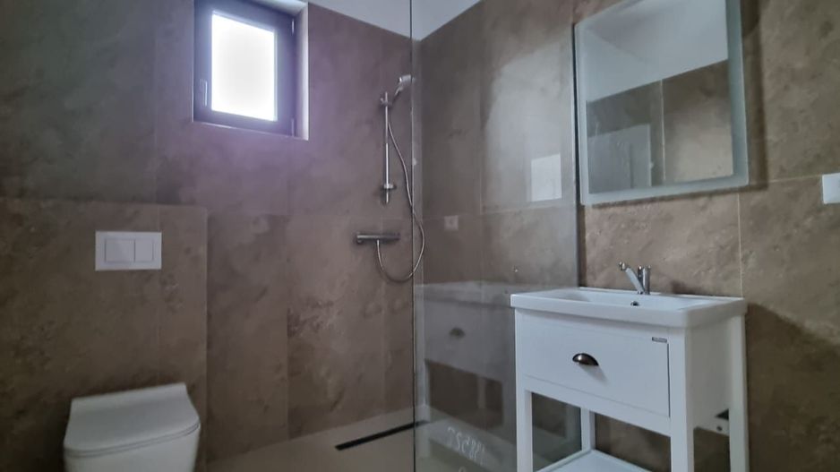 Reședință Modernă cu Finisaje Distinse - Poză 47