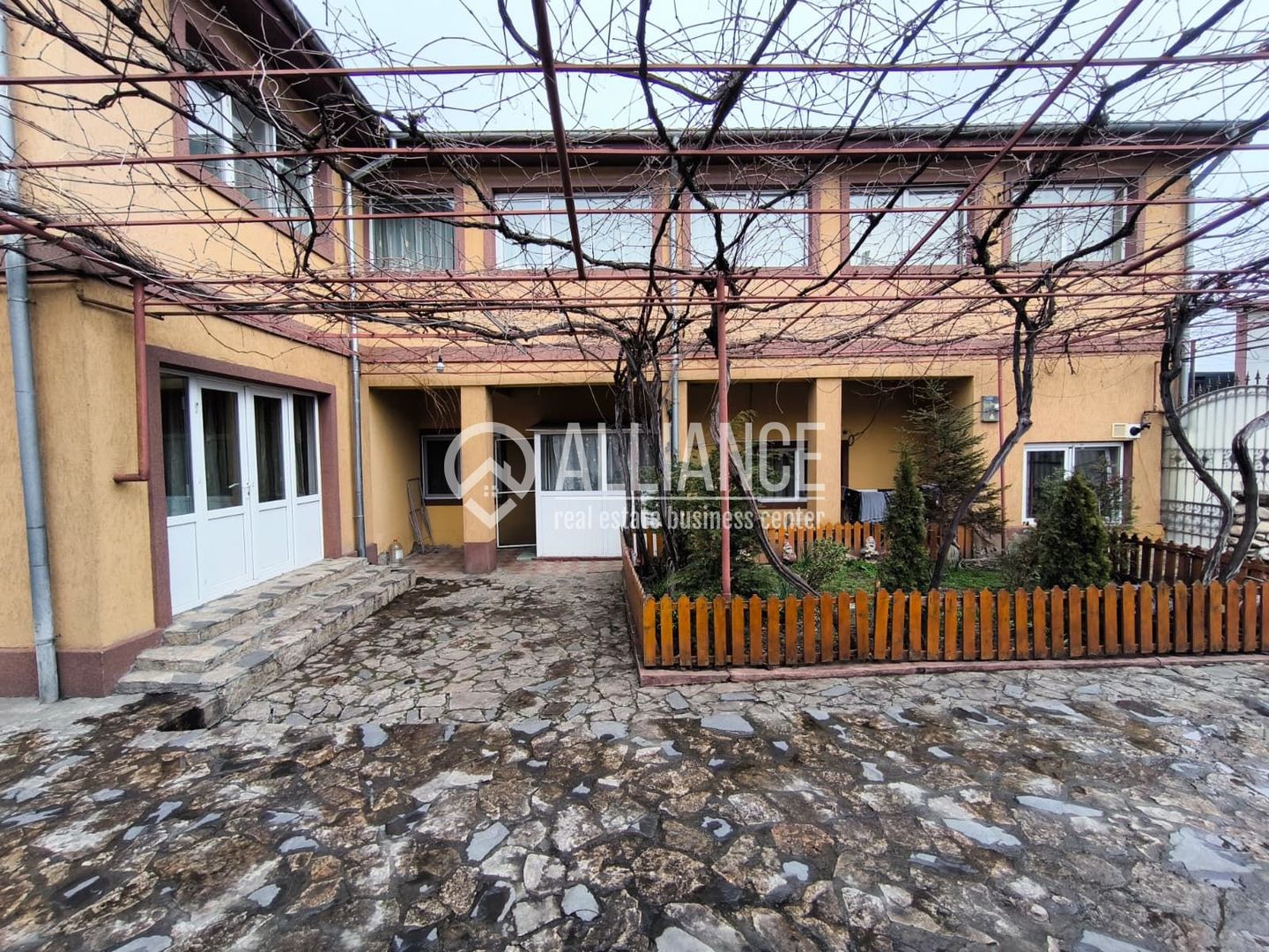 MEDEEA Vila P+1 mobilata complet si curte generoasa! - Poză 1