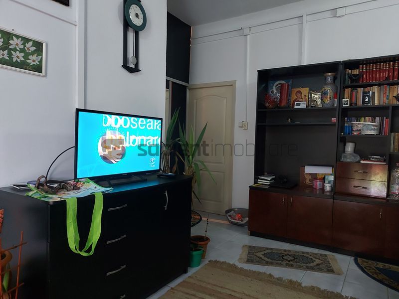 De vanzare casa si spatiu de restaurant in Tarian - Poză 6