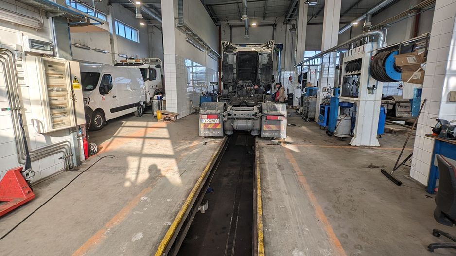 Hala cu teren generos langa acces A1 - Poză 14