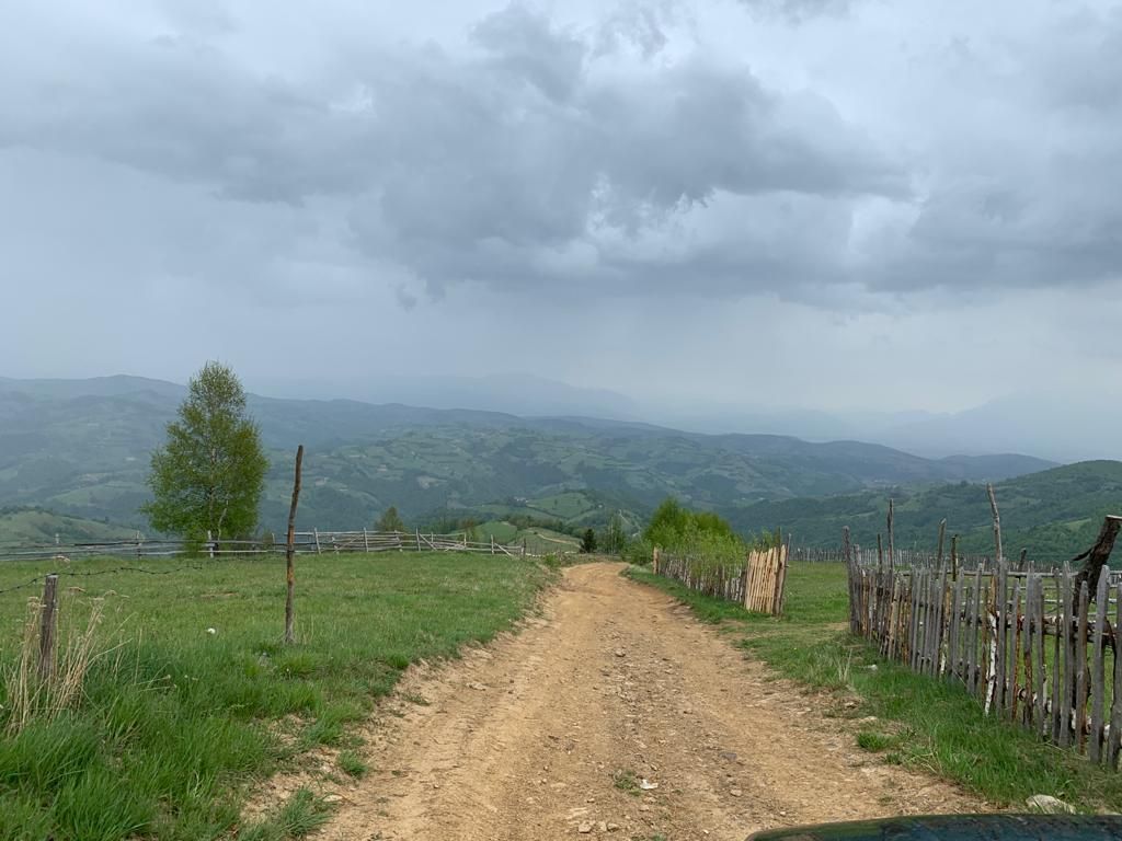 Teren extravilan 2ha, priveliste panoramica spre munti /Poiana Marului - Poză 2