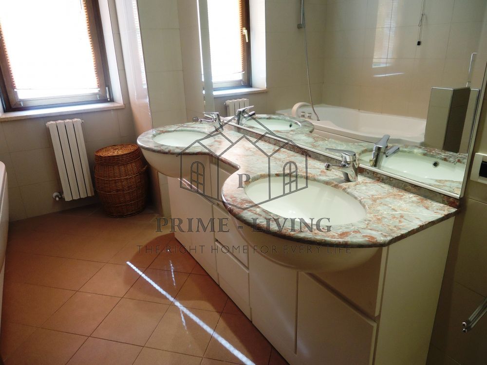 APARTAMENT SPATIOS DE 3 CAMERE LA INCHIRIERII IN ZONA PRIMAVERII - Poză 7