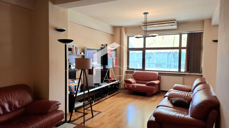 Apartament cu 4 camere, decomandat, zona Democratiei - Poză 1