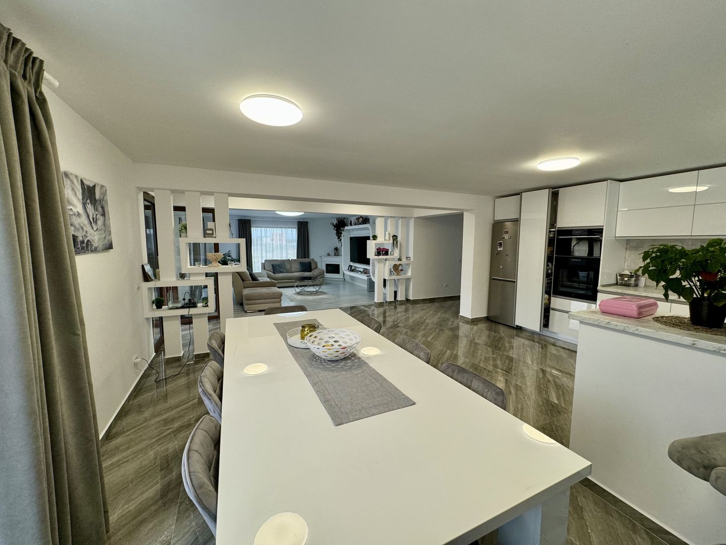 Casă Spațioasă de Vânzare în Ghimbav | Două Apartamente | Teren 579 mp - Poză 6