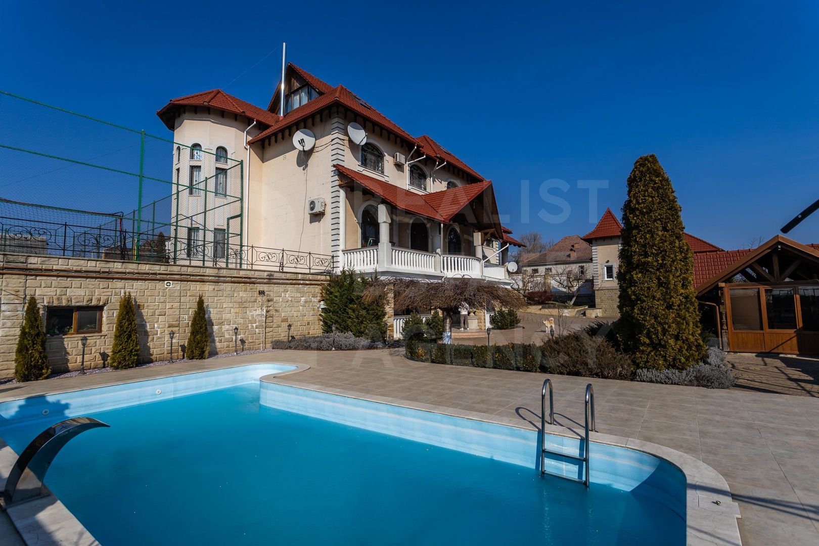 Vânzare casă de lux, 700 mp + 22 ari, situată în Tohatin - Poză 23