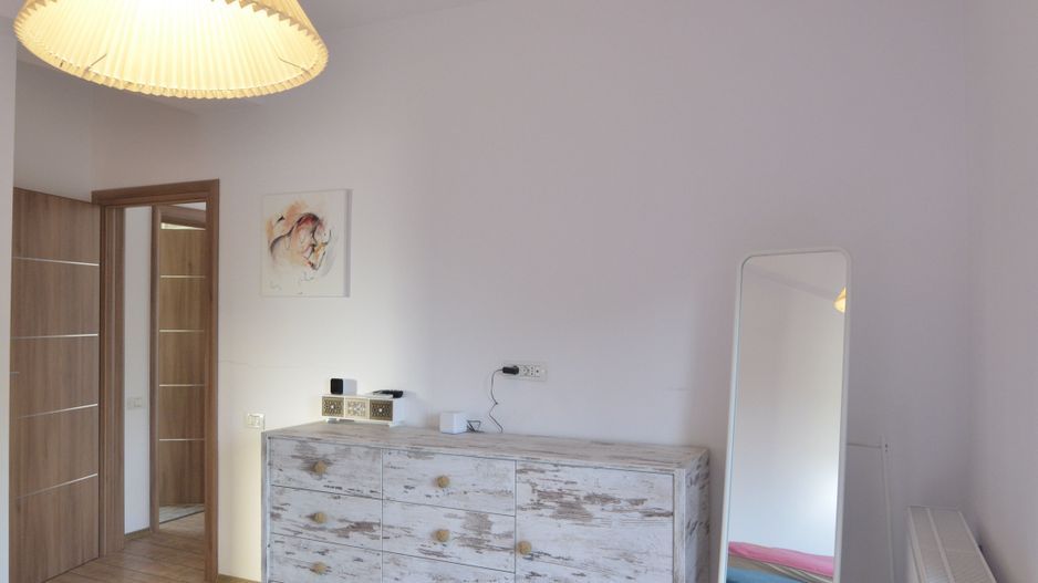 Inchiriem vila spatioasa singur in curte zona Tunari - Poză 27