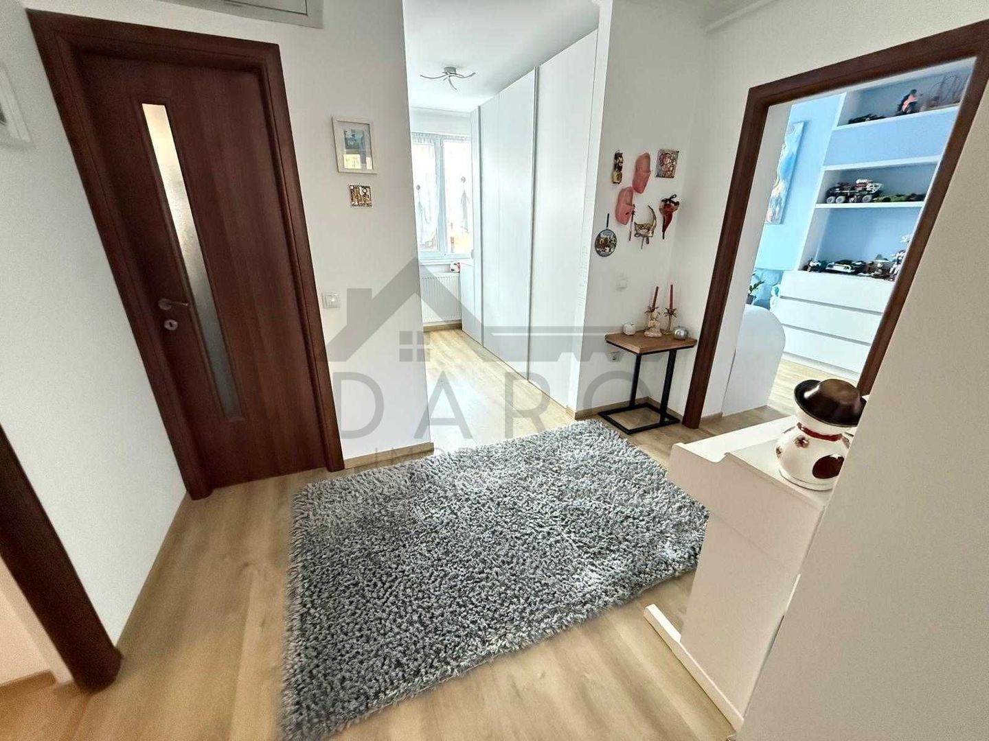 Apartament cu 2 camere, decomandat, etajul 3, complet renovat, ideal pentru locuit sau investiție, situat in cartierul Tudor, str Moldovei. - Poză 7