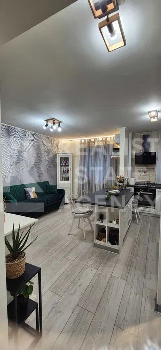 Vânzare, apartament cu 3 camere în zona Drumul Taberei - Poză 2