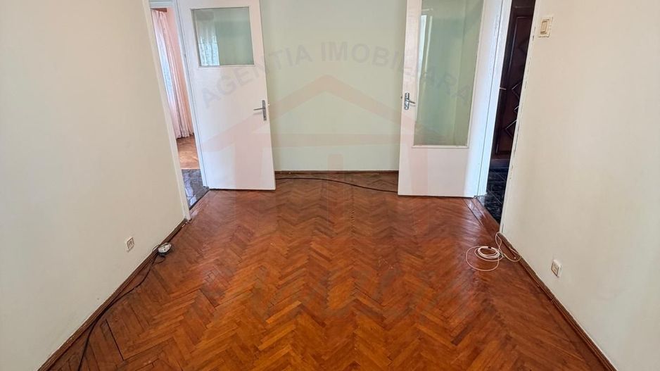 Vanzare apartament cu 4 camere in Micro 13, etaj 3, pret 65 000 euro - Poză 10