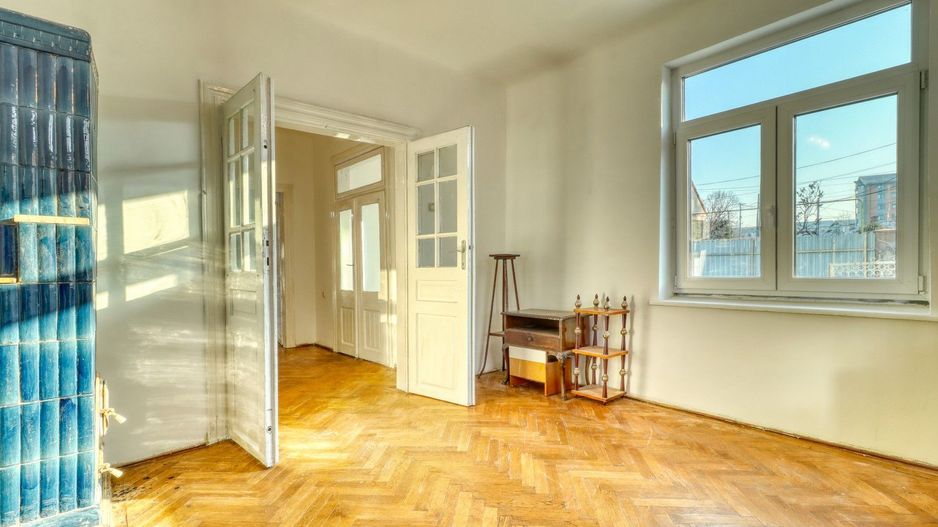 Centru- Casă boierească individuală- 5 camere si  451 mp teren - Poză 22