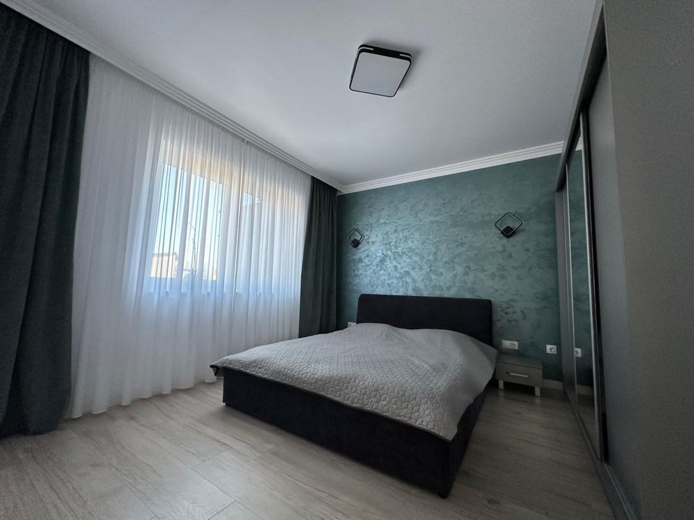 Vând apartament cu trei camere - Poză 4