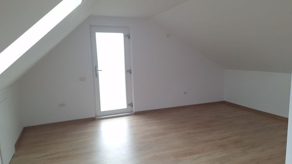 Apartament modern in vila I Foisor si curte comune I Dumbravita - Poză 1