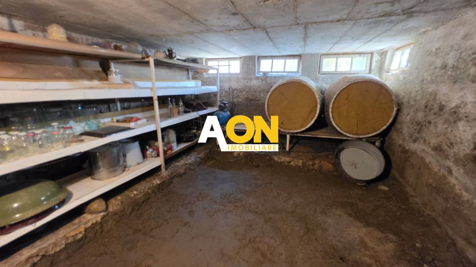Casa cu 4 camere, 2024 mp teren, la asfalt, cu utilitati, Vintu de Jos - Poză 23