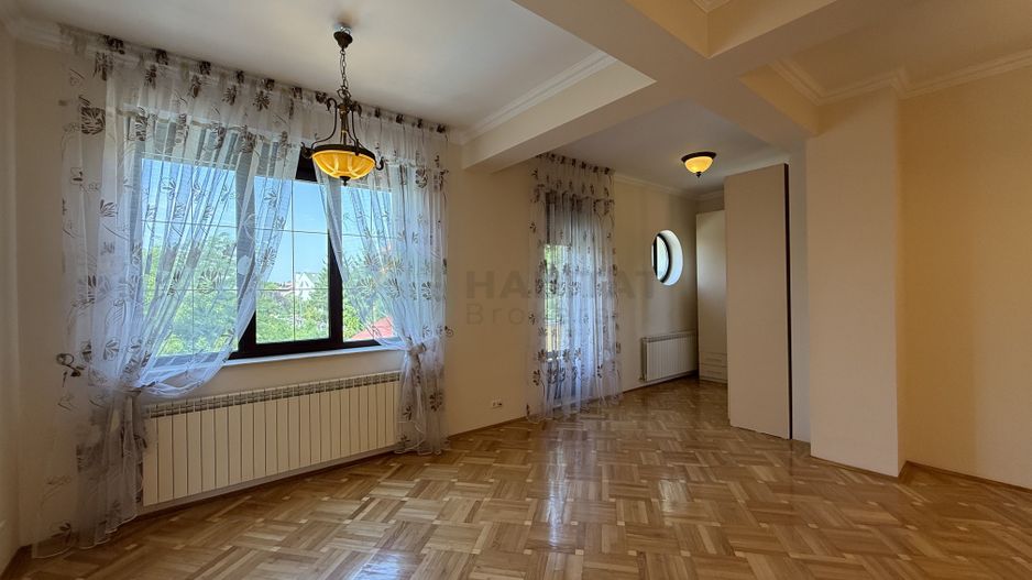 Vila 9 camere cu piscina si teren de 1.000 mp - Poză 8