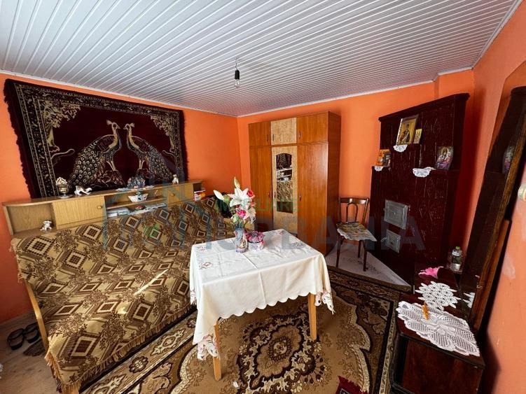 Casa locuibila la 39 km de Iasi, in Hermeziu, racordata la apa - Poză 1