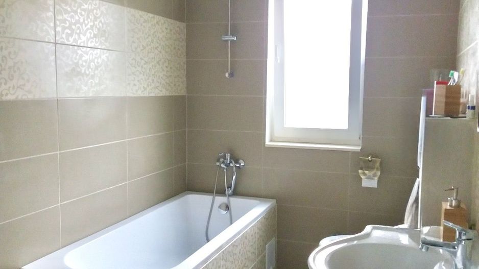 Casă de închiriat la liziera pădurii - Dumbrăvița - Poză 8