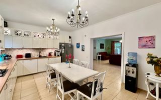 Vila care redefinește echilibrul între rafinament, spațiu și liniște - Poză 13