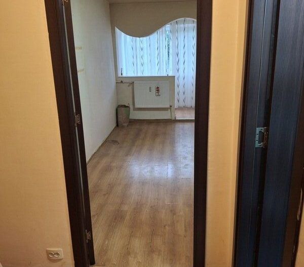 GARSONIERA  METROU ZONA TITAN - Poză 1