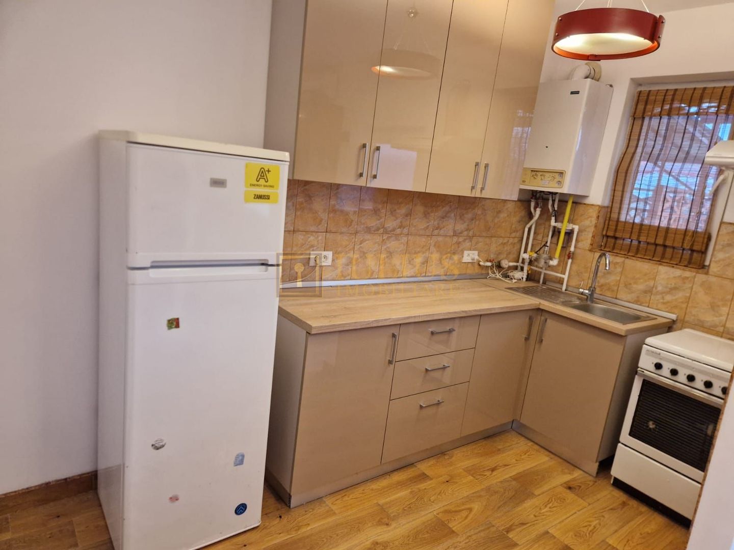 2 camere, parter-la curte, Brancoveanu, centrala proprie - Poză 5