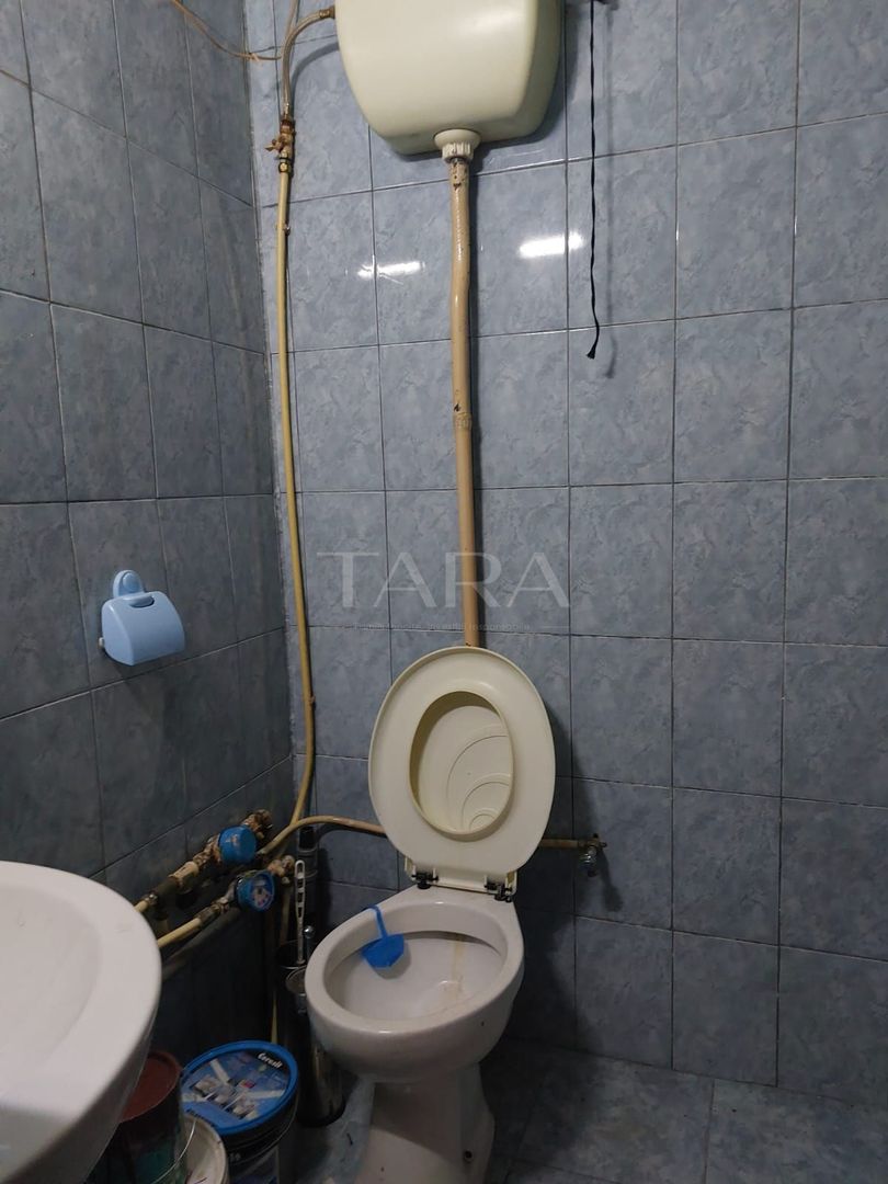 Apartament cu 3 camere - Necesită renovare completă, oportunitate pentru investitori! - Poză 6