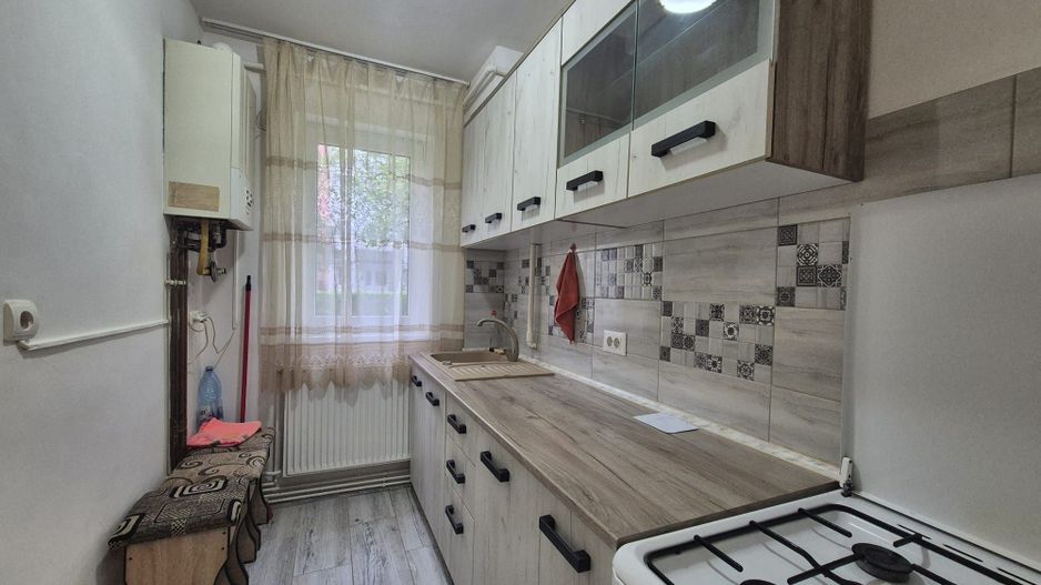 Zona Grivitei, apartament liber la vanzare - Poză 3