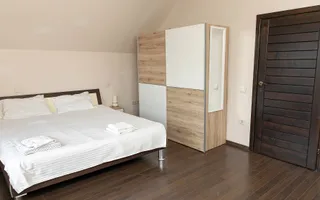 Vilă 5 dormitoare, 4 băi, 2 248mp teren, piscină. Preț: 229 000 E. - Poză 20